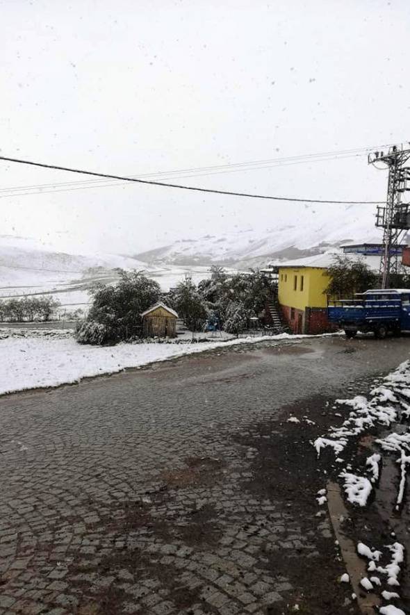 Sabaha karşı etkisini arttırdı! Her yer beyaza büründü 14