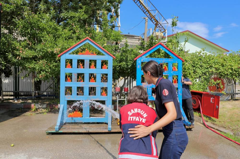 Özel çocuklar itfaiyecilik mesleğini uygulamalı öğrendi 3