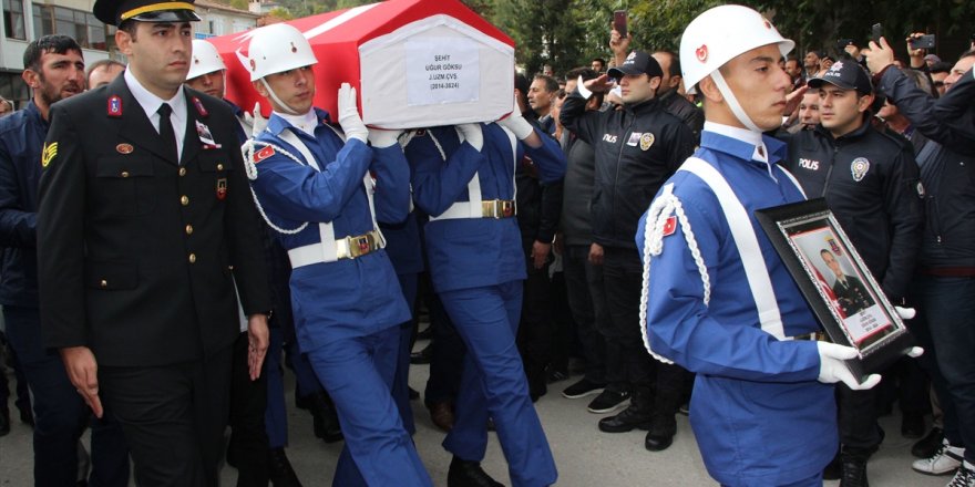 Şehit cenazelerinde göz yaşları sel odu