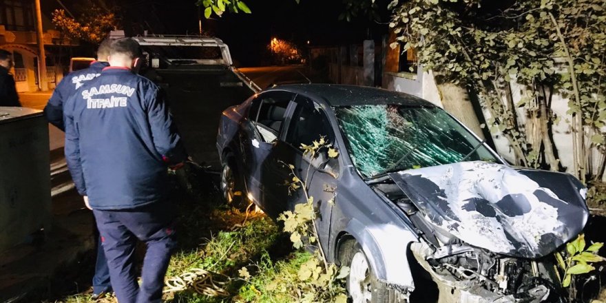 Samsun'da devrilen otomobilin sürücüsü yaralandı