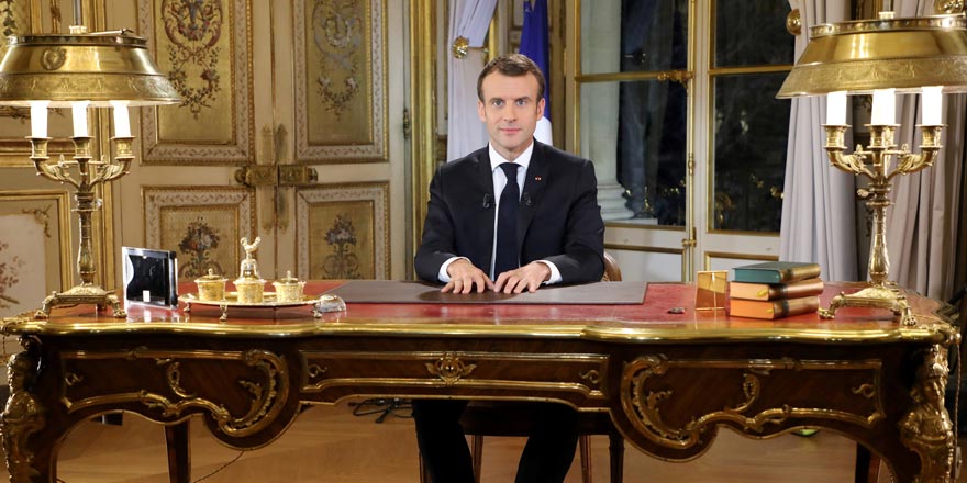 Macron: “Ekonomik ve sosyal OHAL’deyiz”