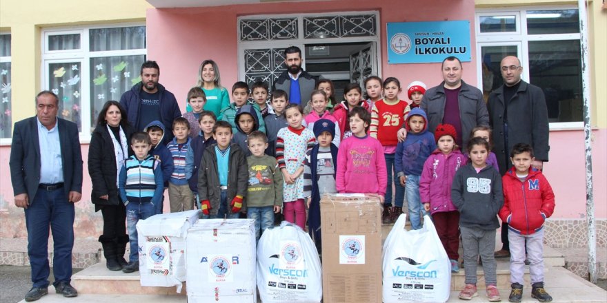 Bursa SAMDEF'ten öğrencilere yardım