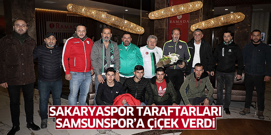 Sakaryaspor taraftarları Samsunspor'a çiçek verdi