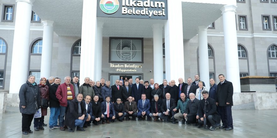 Başkan Tok muhtarlara yeni belediye hizmet binasını tanıttı 