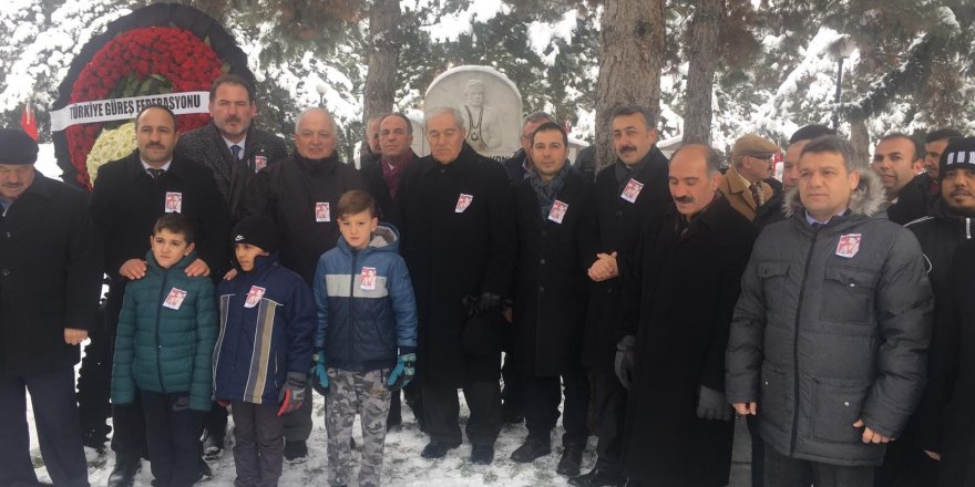 Yaşar Doğu mezarı başında anıldı 