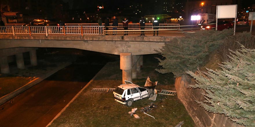 Otomobil köprüden dereye düştü: 4 yaralı