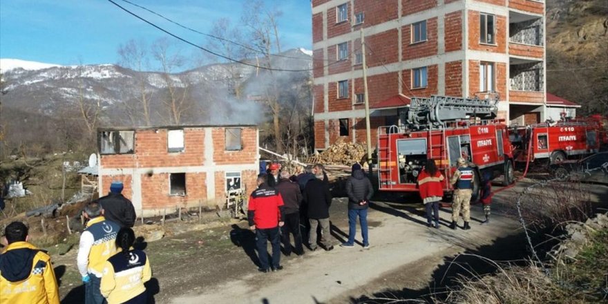 Bir evde çıkan yangın sonucu yaşlı kadın yaşamını yitirdi