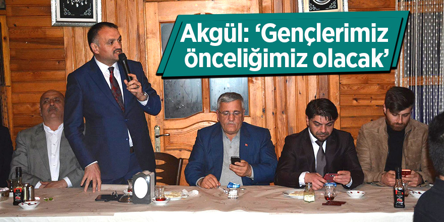 Akgül gençlerle buluştu