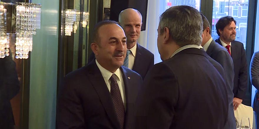 Bakan Çavuşoğlu, Hollandalı mevkidaşı ile bir araya geldi