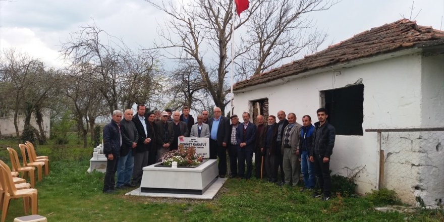 Şehit Mehmet Karatut, kabri başında anıldı 