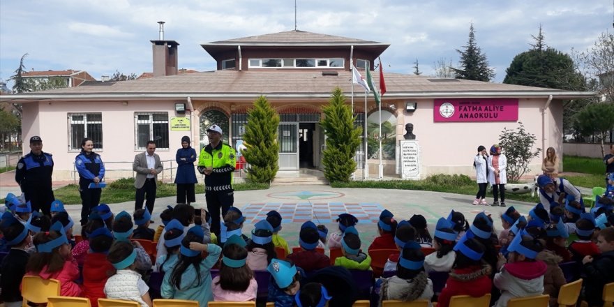 Toplum destekli polislerden anaokulu öğrencilerine eğitim 