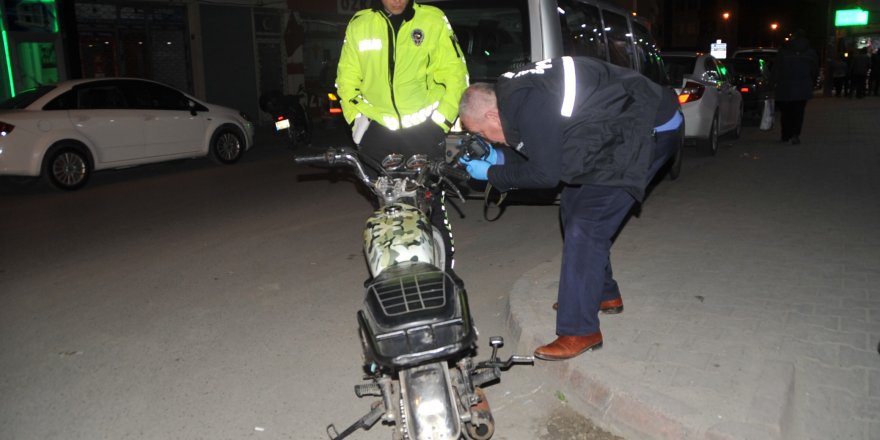 Bafra'da dur ihtarına uymayan motosiklet çalıntı çıktı