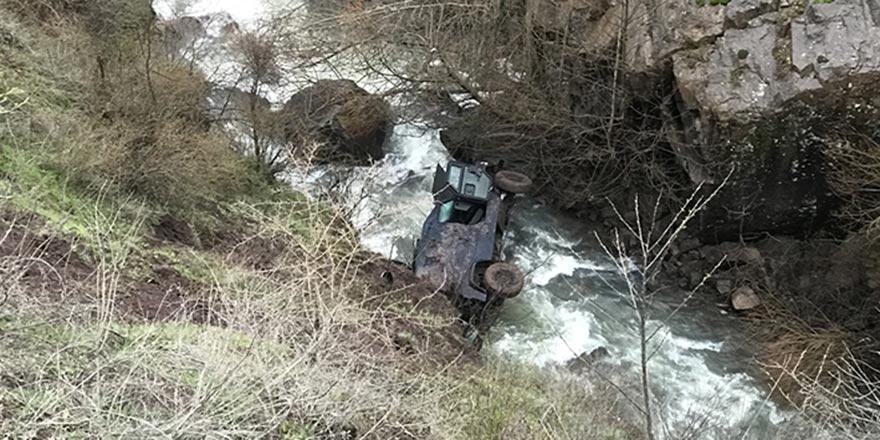 Giresun'da zırhlı polis aracı devrildi: 6 yaralı