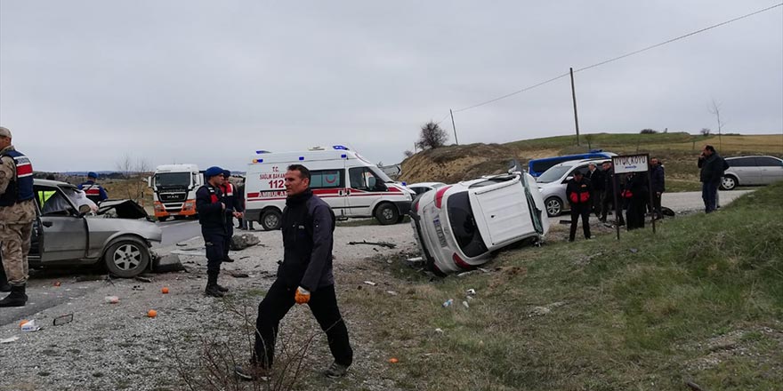 Ciple otomobil çarpıştı: 2 ölü, 2 yaralı