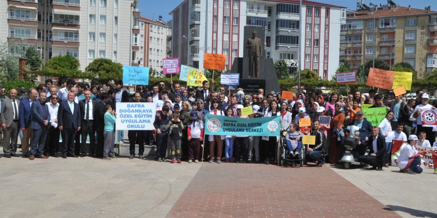 Bafra’da “Hayatı Paylaşmak İçin Aramızda Engel Yok” yürüyüşü 