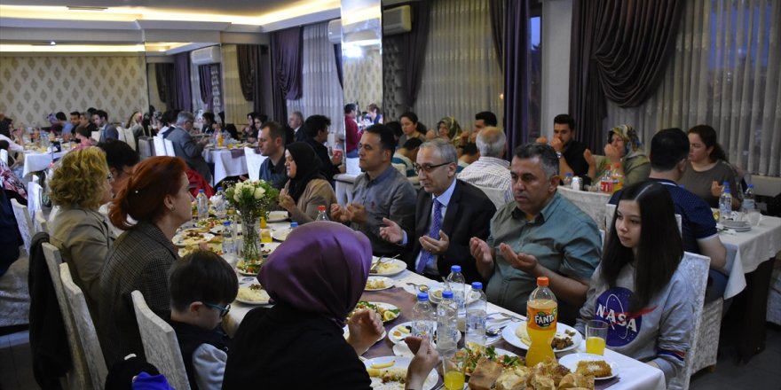 Yavuz, engelli yakını bulunan personeliyle iftarda buluştu