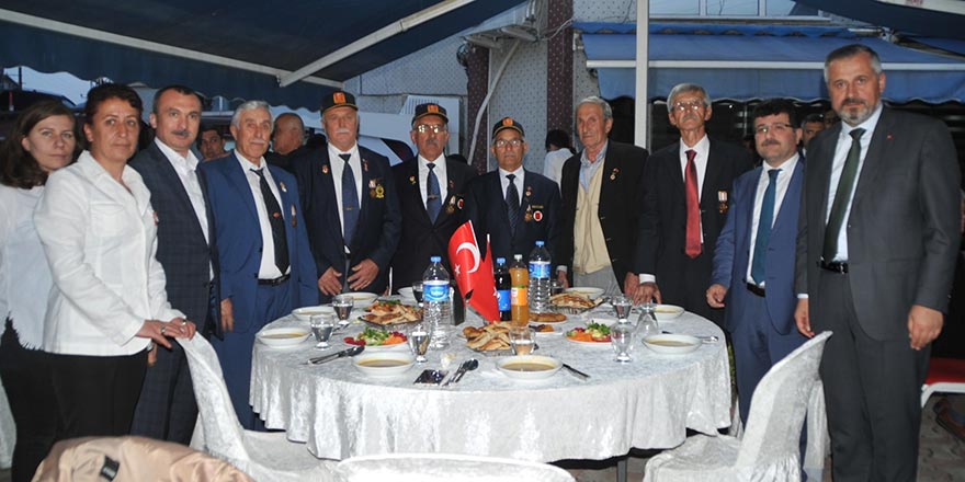 Protokol iftarda şehit aileleri ve gazilerle bir araya geldi