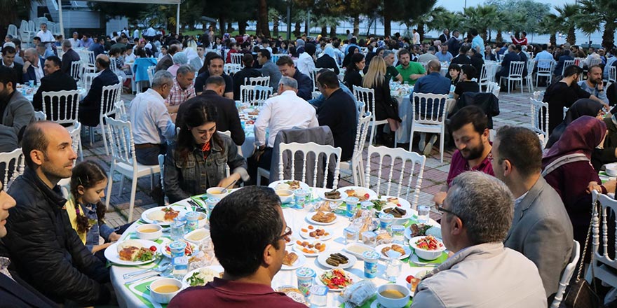 Memur-Sen’den çocuklarla beraber iftar