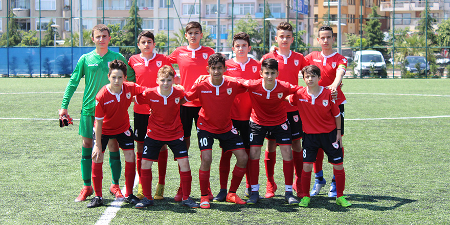 U14 takımı finalde kazanmayı bildi 