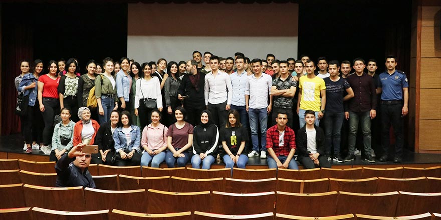 Samsun'da "Gençlik ve Şuur" Konferansı