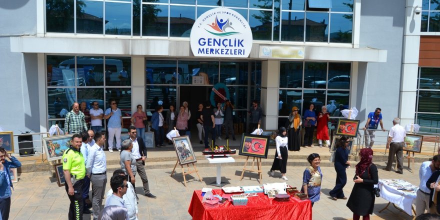 Alaçam'da görsel sanatlar sergisi 