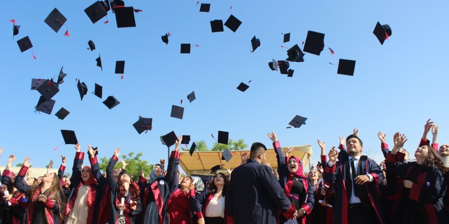 Çarşamba MYO 350 mezun verdi 