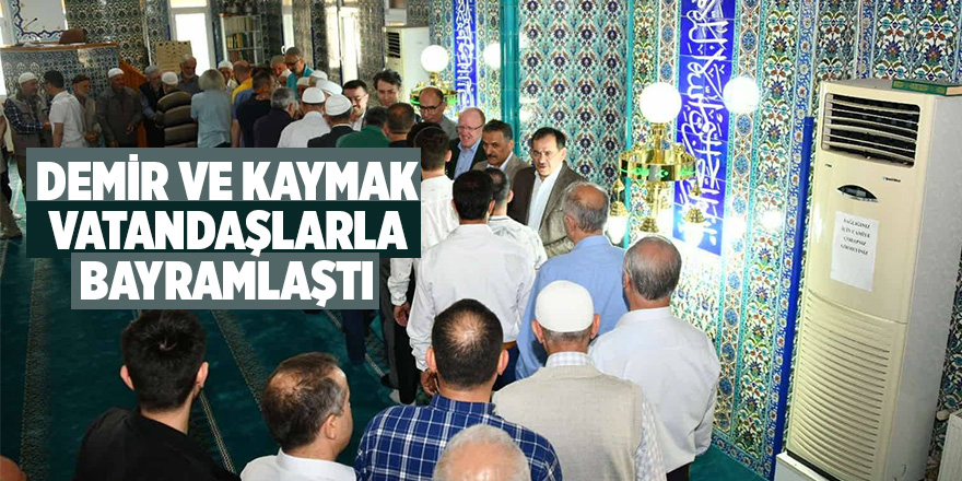 Bayram namazı sonrası devlet milletle bayramlaştı 