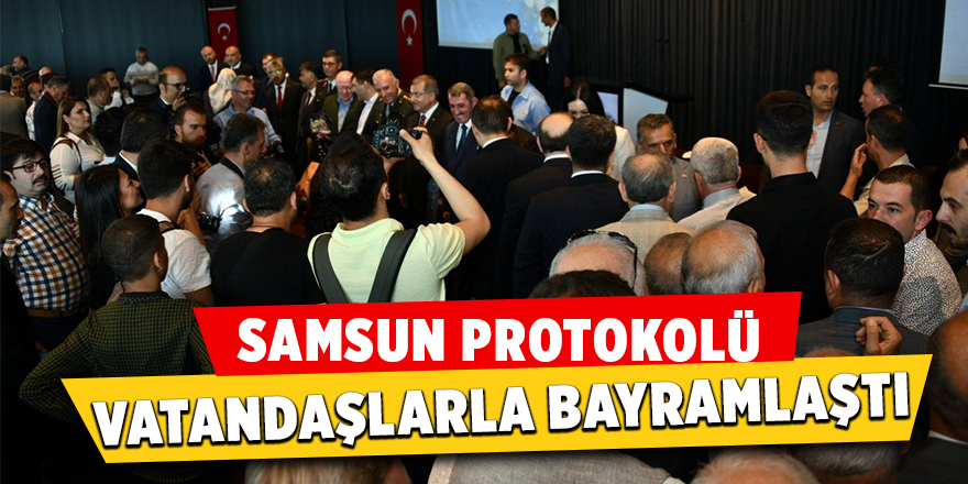 Samsun protokolü vatandaşlarla bayramlaştı 