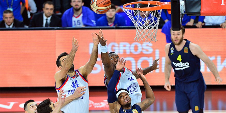 Anadolu Efes şampiyonluğa yakın