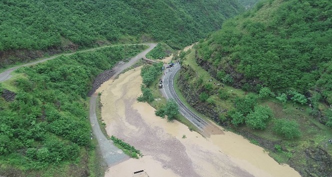 Trabzon’da sel felaketi: 2 ölü, 8 kayıp