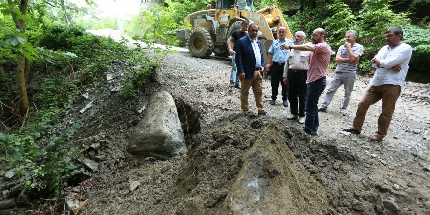 Canik'te sel ve heyelan yolları ulaşıma kapadı