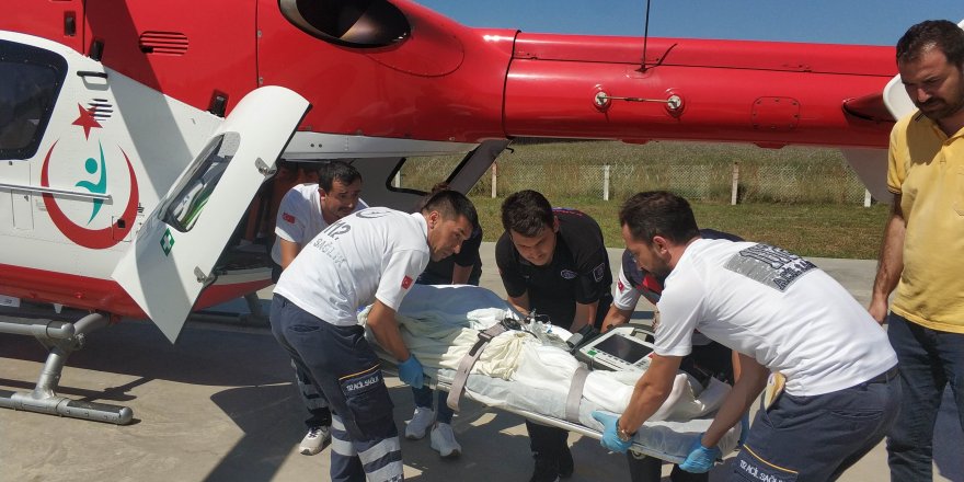 Yaşlı adamın yardımına ambulans helikopter yetişti 