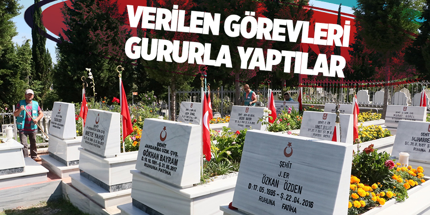 Yükümlüler şehitlikte görev yaptı