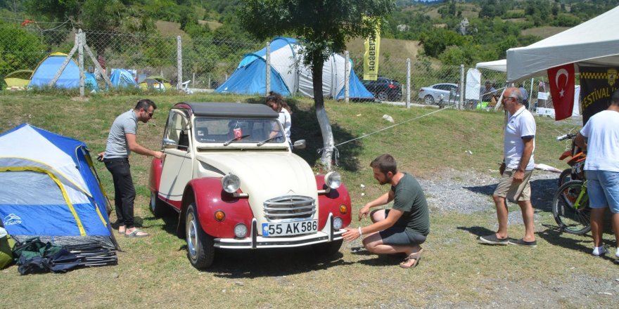 'Çirkin Ördek' festivalin ilgi odağı oldu 