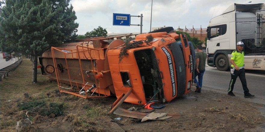 Samsun'da su tankeri devrildi: 2 yaralı 