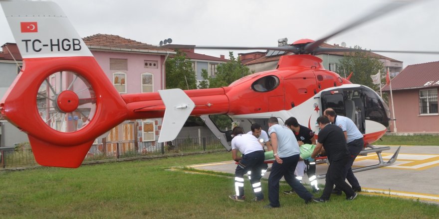 Yaralanan motosiklet sürücüsünün imdadına helikopter yetişti 