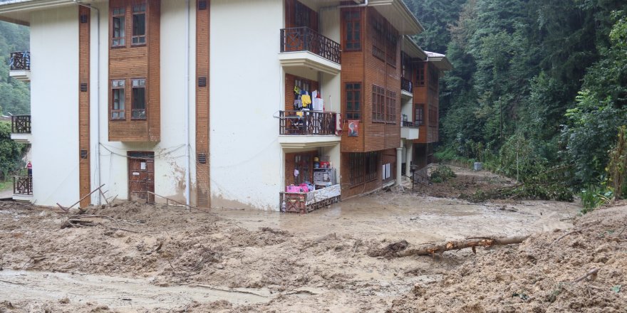 Afetin boyutları gün ağarınca ortaya çıktı 