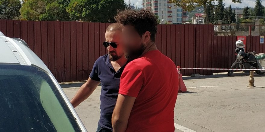 Bekar evinde uyuşturucu satan 2 kişi tutuklandı