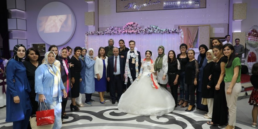 Başkan Demirtaş'tan genç çifte nikah sürprizi