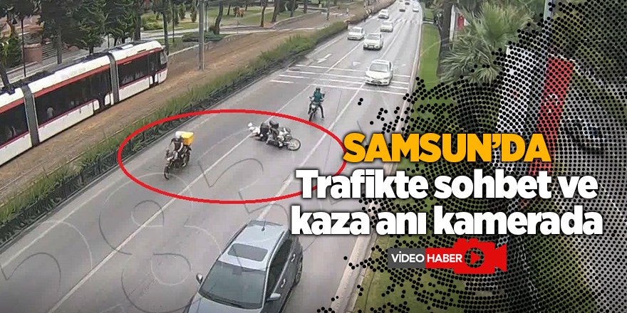 İki motosikletli kuryenin trafikteki sohbeti kaza getirdi