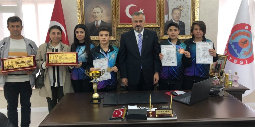 Başkan Kılıç'tan rekortmen sporculara ödül