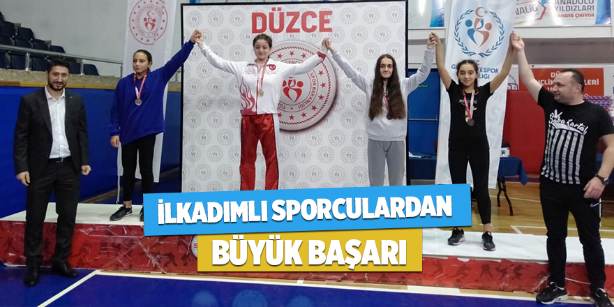 Şampiyon boksörler 9 altın madalya ile döndü