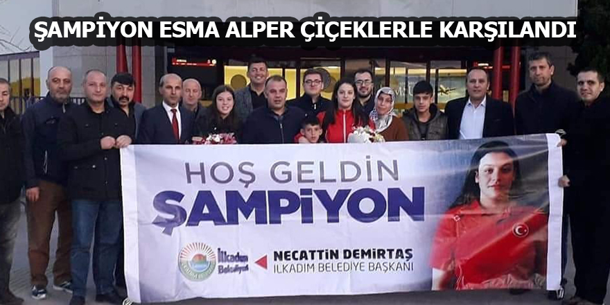 ŞAMPİYON ESMA ALPER ÇİÇEKLERLE KARŞILANDI