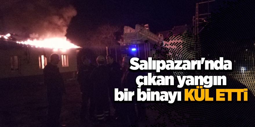 Salıpazarı'nda çıkan yangın bir binayı kül etti