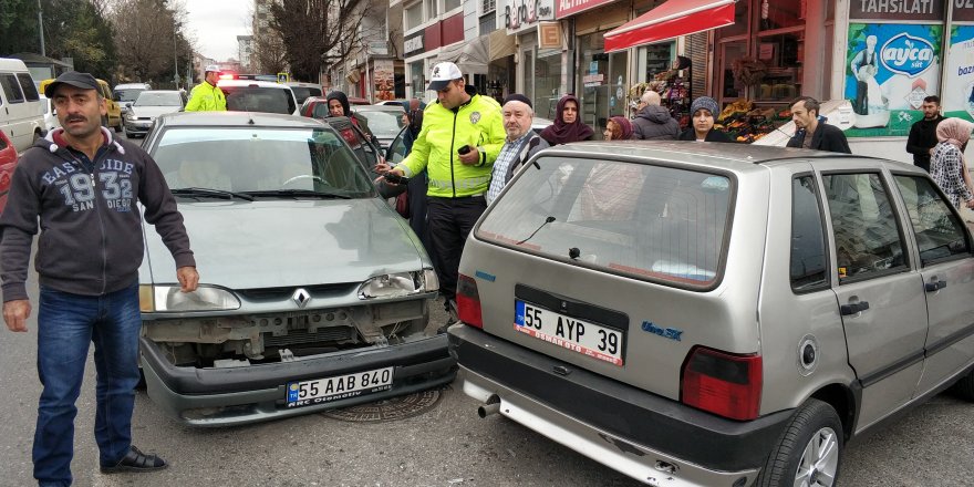 Samsun'da hastane önünde kaza: 2 yaralı