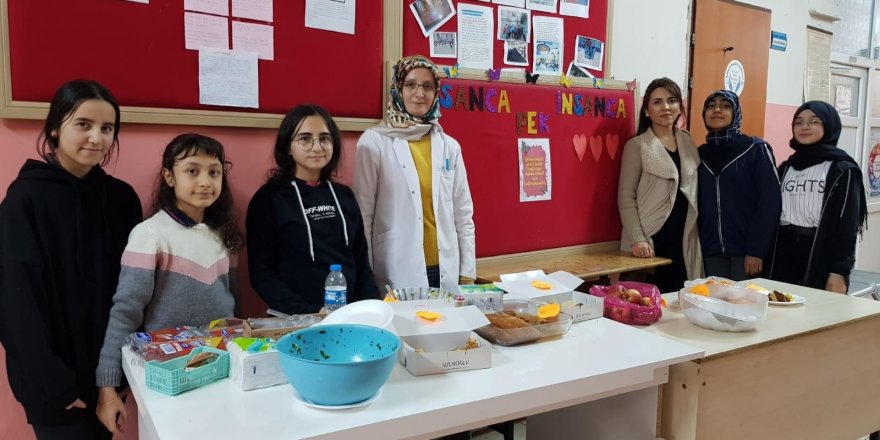 Samsun'da sokak hayvanlarına mama almak için kermes düzenlendi