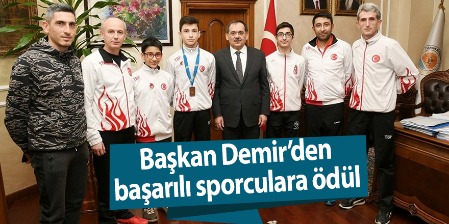 Başkan Demir’den başarılı sporculara ödül