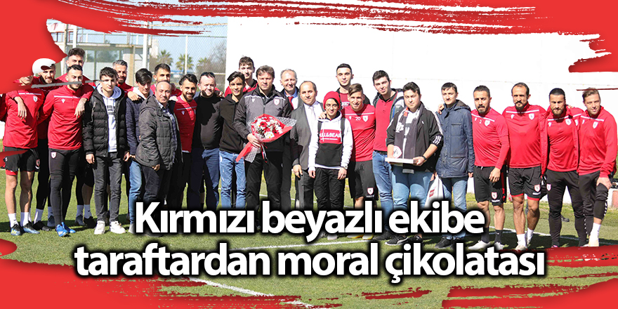 Kırmızı beyazlı ekibe taraftardan moral çikolatası