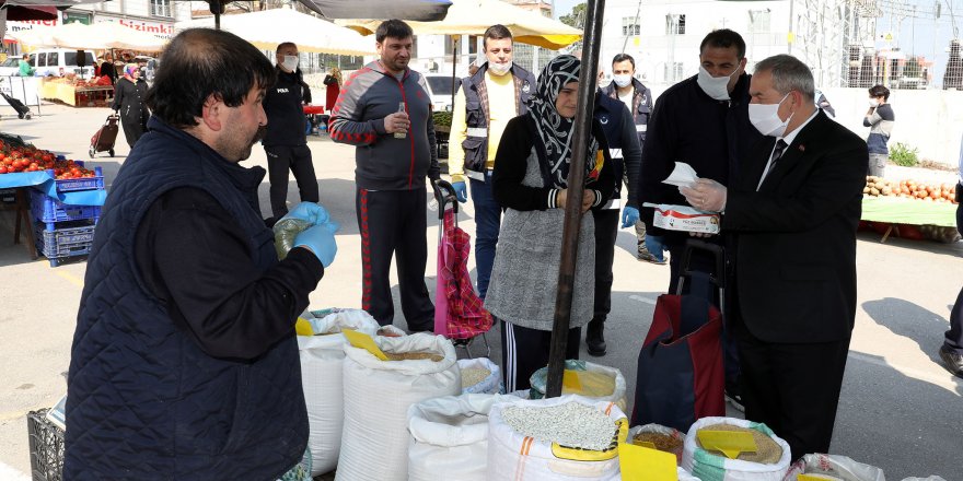 Başkan Demirtaş esnafa tıbbi maske ve eldiven dağıttı