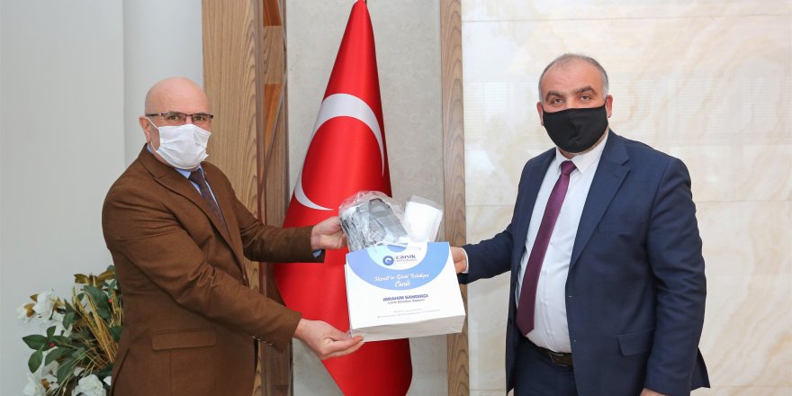 Başkan Sandıkçı'dan mahalle muhtarlarına maske